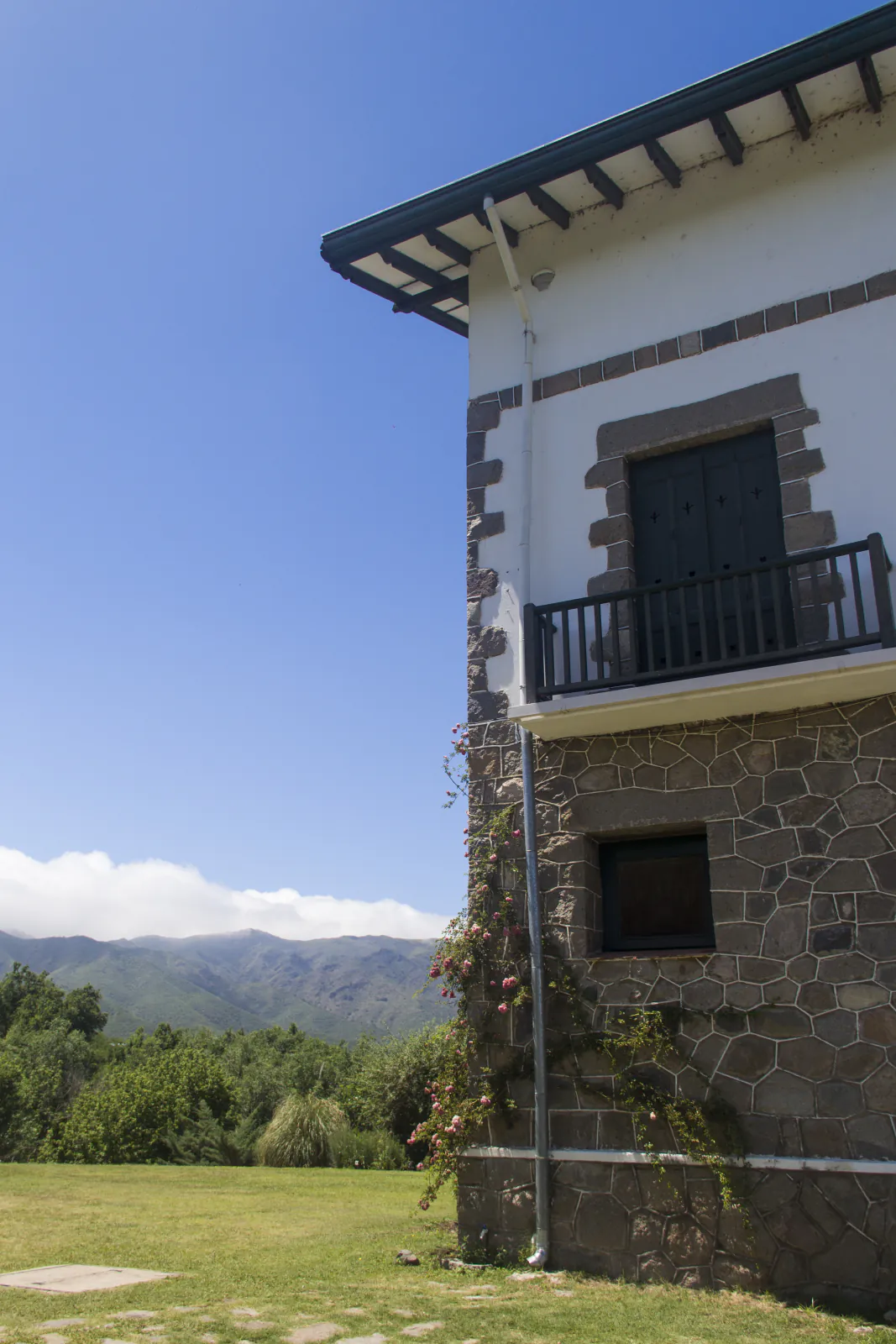La Casa Grande con vista a las sierras